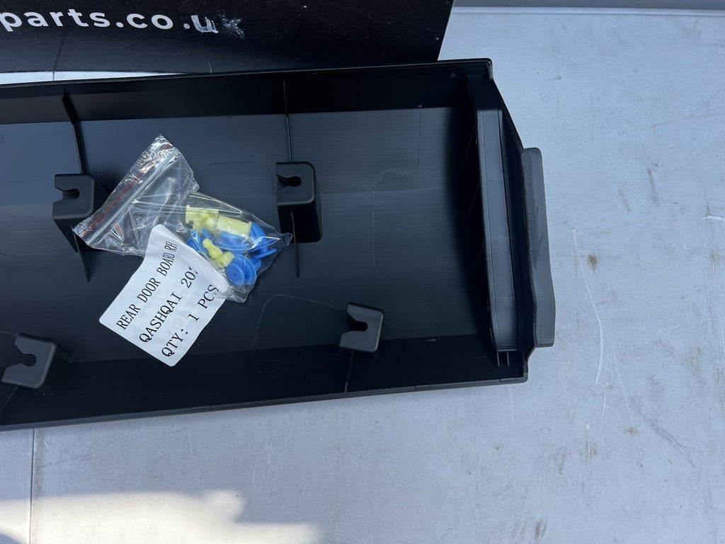 NISSAN QASHQAI REAR DOOR MOULDING TRIM DRIVER SIDE RIGHT 2022-24 828706UA5A NEW