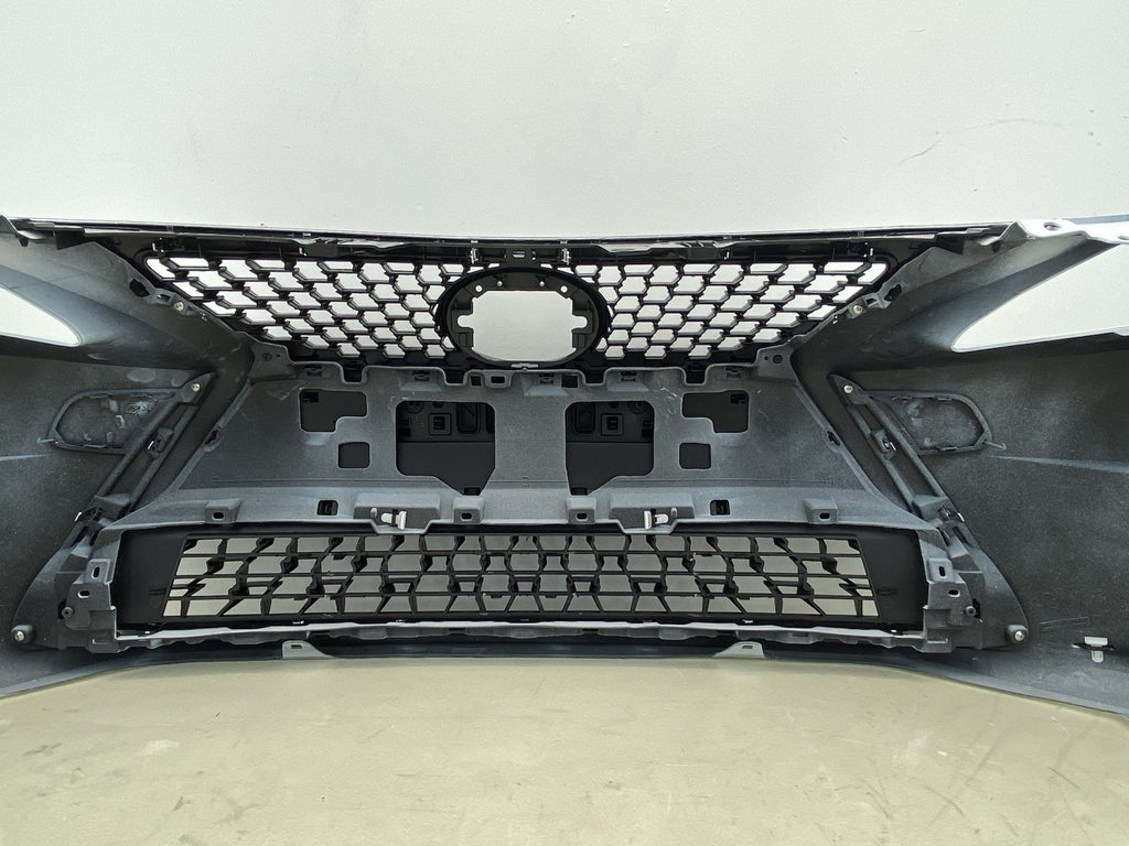 LEXUS CT200H COMPLETE FRONT BUMPER WITH GRILL& FOGLIGTHS 2018-2023