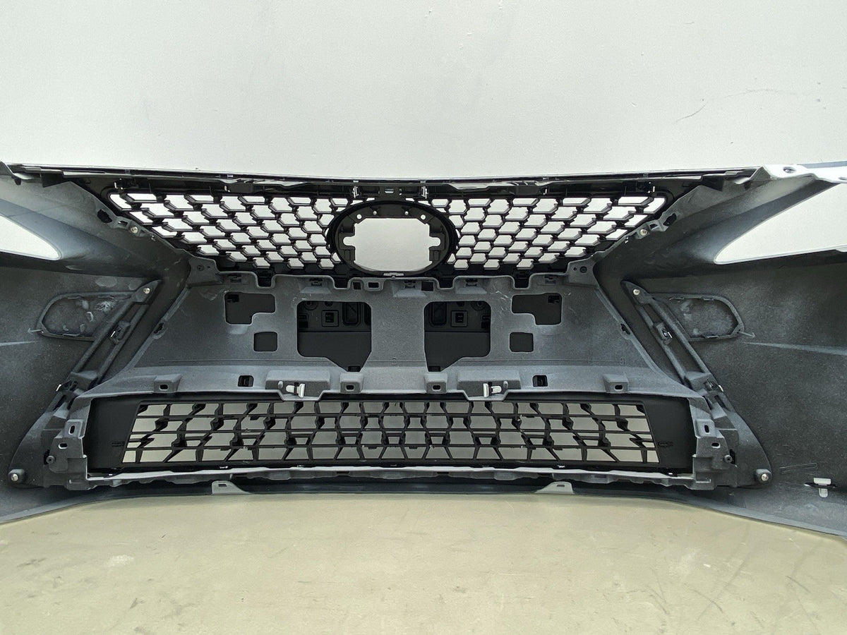 LEXUS CT200H COMPLETE FRONT BUMPER WITH GRILL& FOGLIGTHS 2018-2023