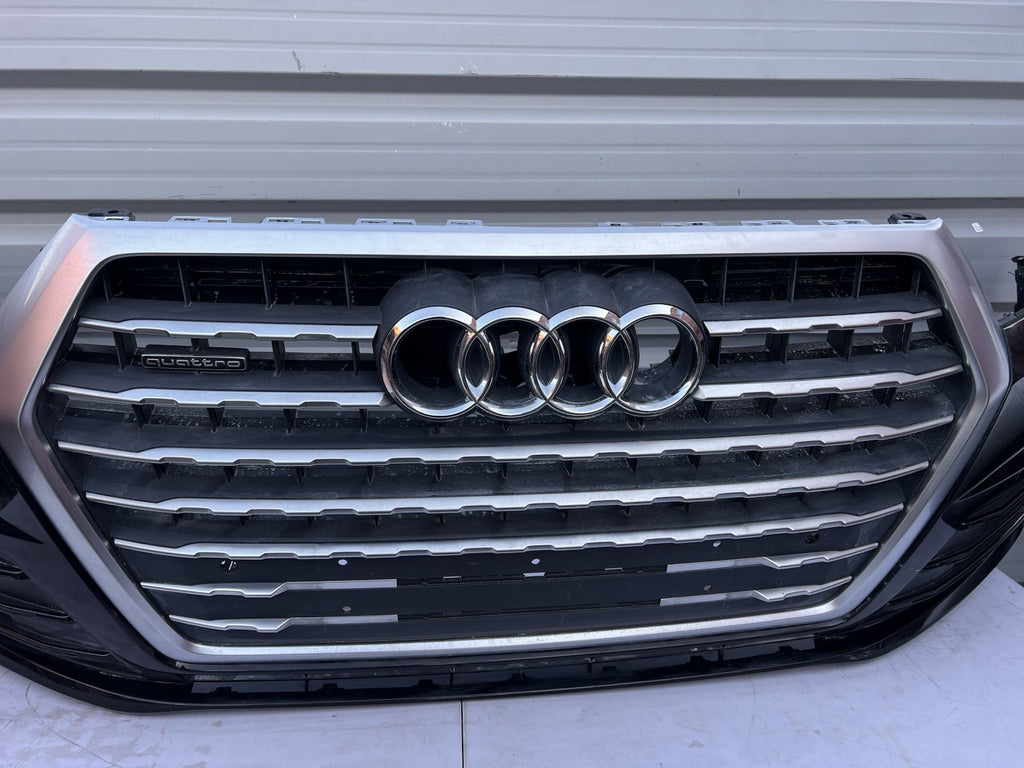 AUDI Q7 2016-2019 FRONT BUMPER IN BLACK WITH GRILLES AND BADGE