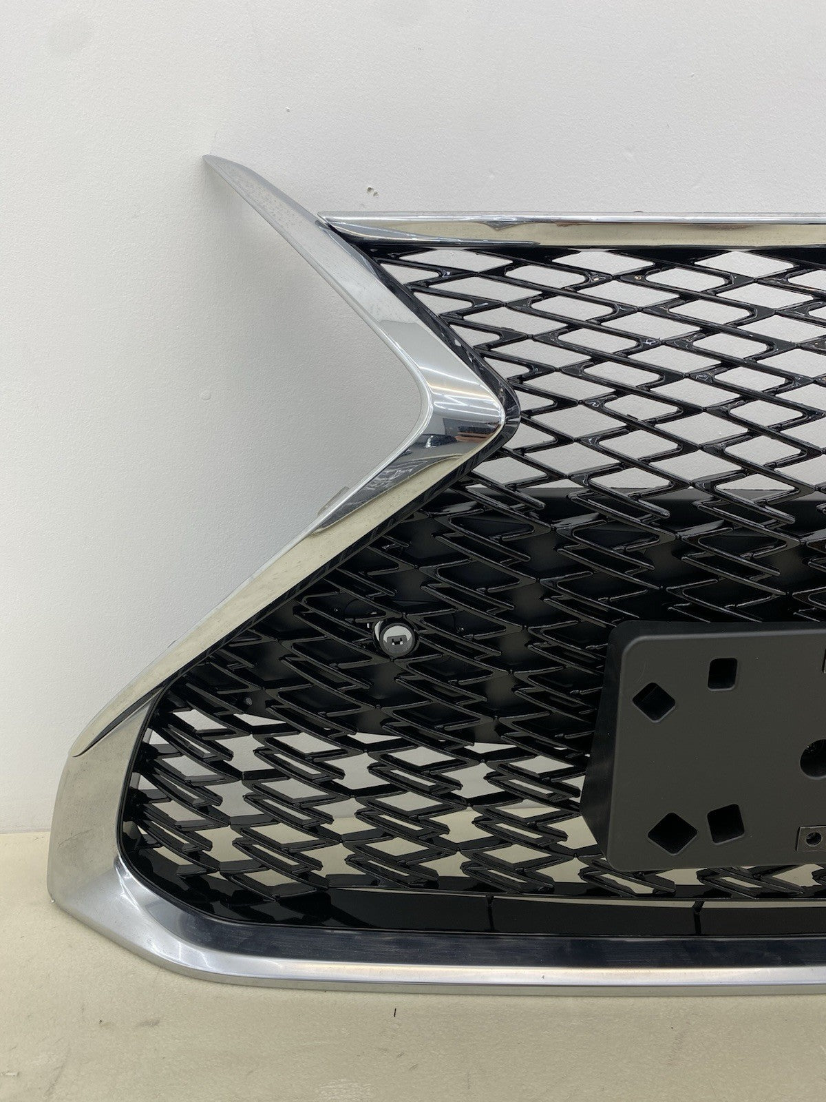 LEXUS ES300H F SPORT FRONT BUMPER RADIATOR  (GRILL) 2019 OWORDS