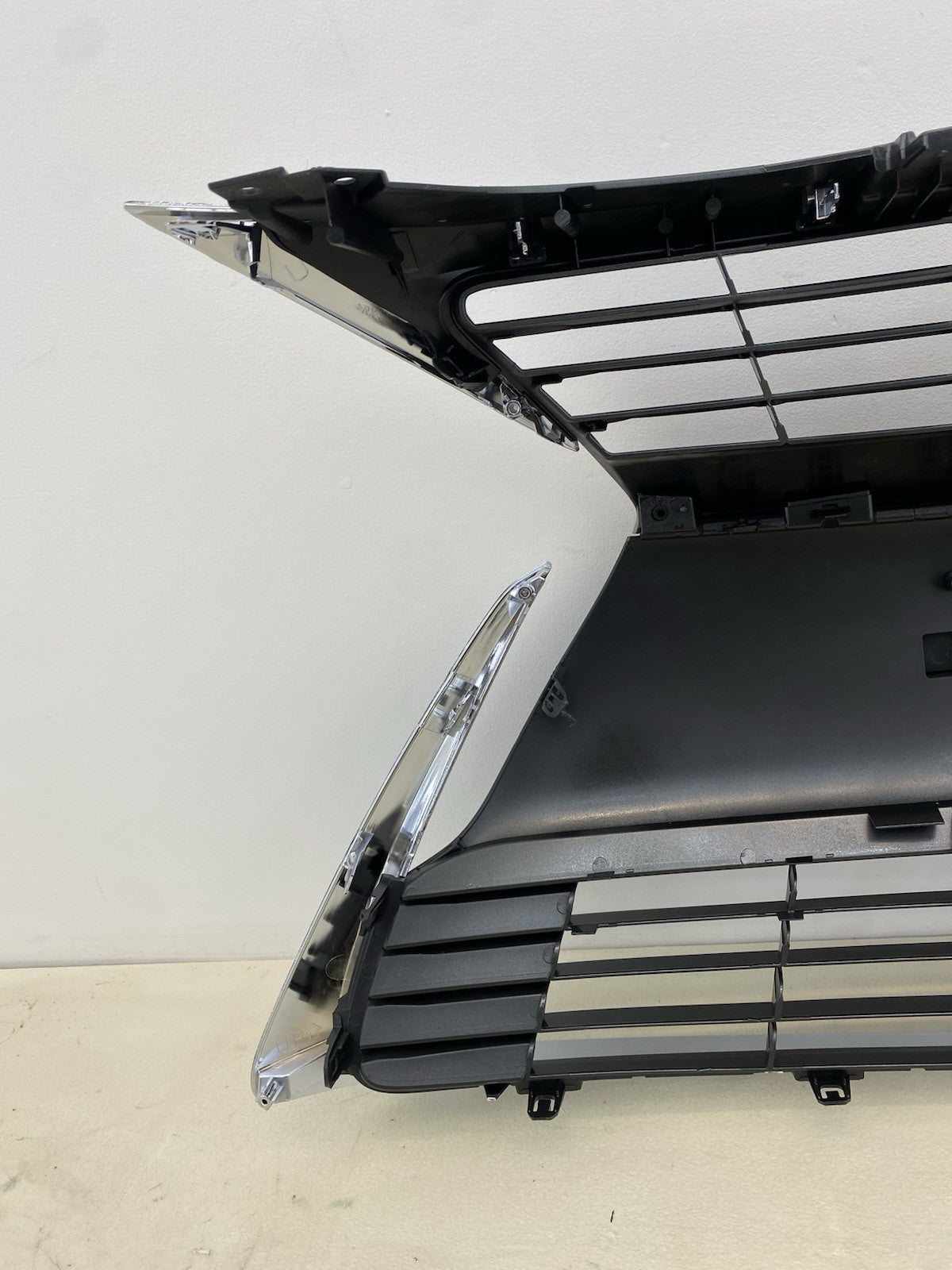 LEXUS CT200H FRONT BUMPER RADIATOR GRILL 2013-2018