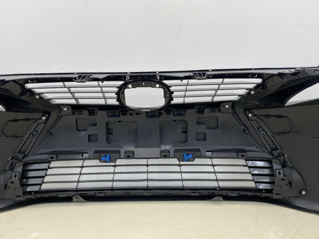 LEXUS CT200H COMPLETE FRONT BUMPER WITH GRILL & fog lights 2013-2017