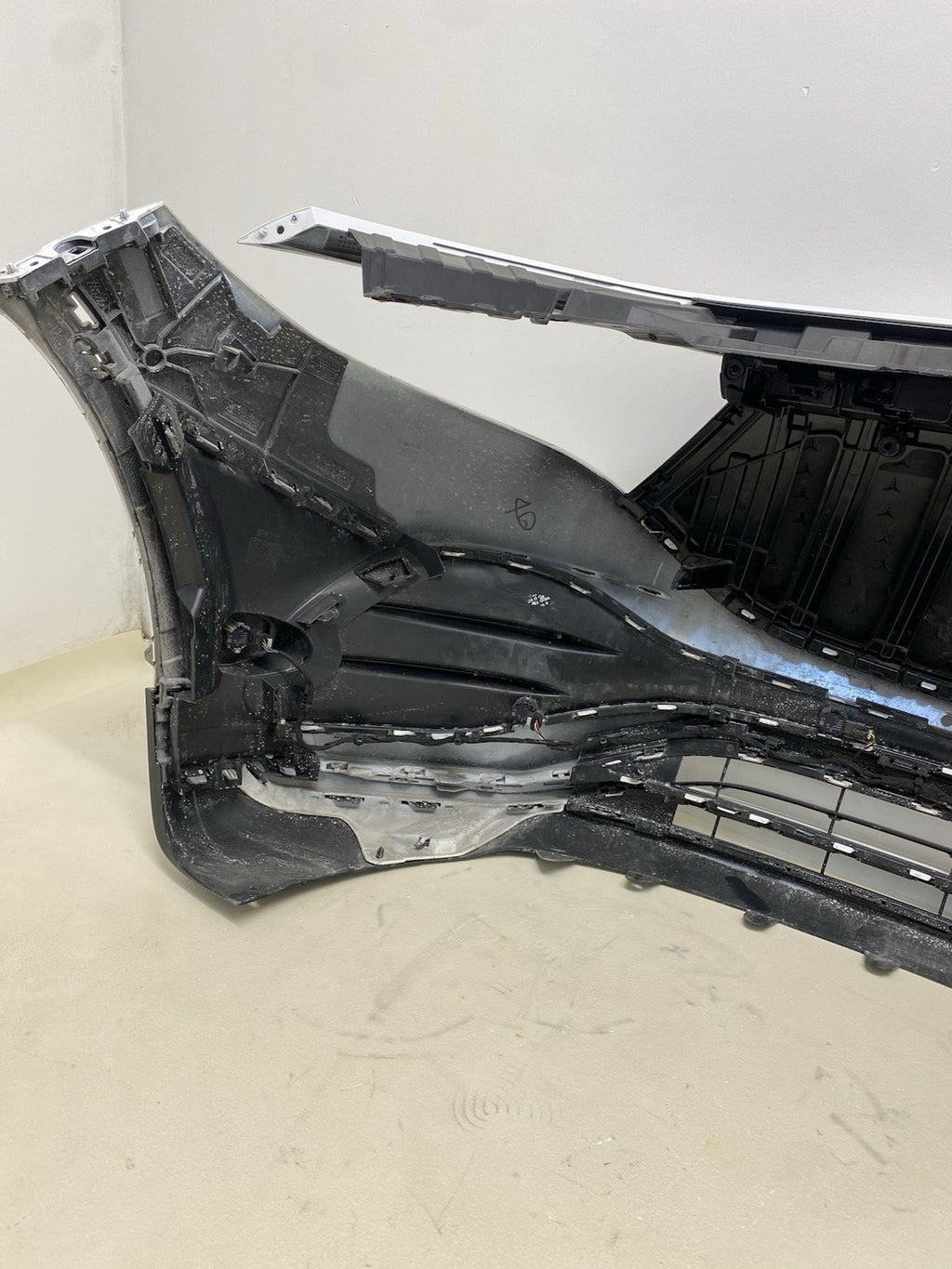 Mercedes Benz EQB AMG LINE W243 COMPLETE FRONT BUMPER WITH WIRE & SENSORS 24-ON