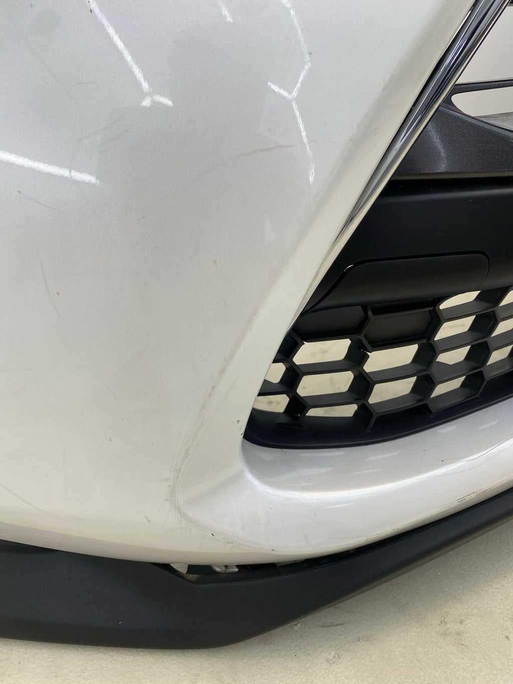 LEXUS NX 300H COMPLETE FRONT BUMPER WITH GRILL GENUINE 2014-2018