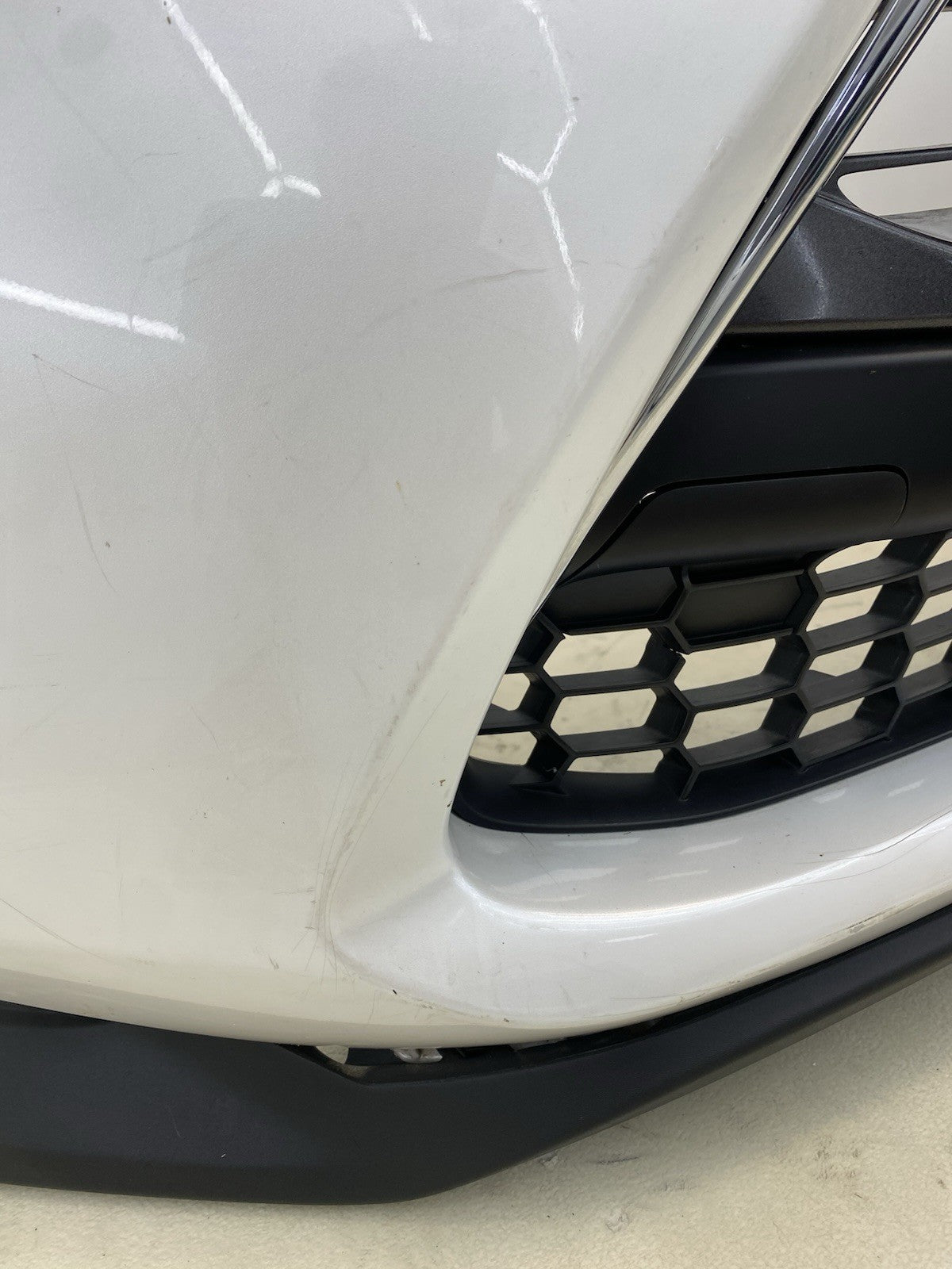 LEXUS NX 300H COMPLETE FRONT BUMPER WITH GRILL GENUINE 2014-2018