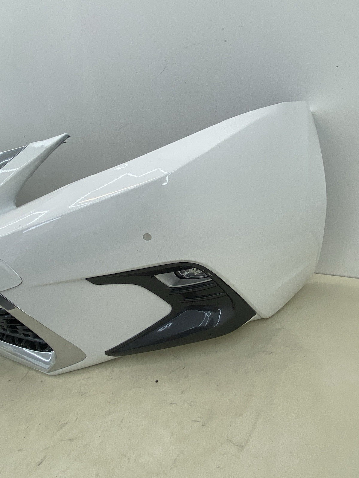 LEXUS CT200H COMPLETE FRONT BUMPER WITH GRILL& FOGLIGTHS 2018-2023