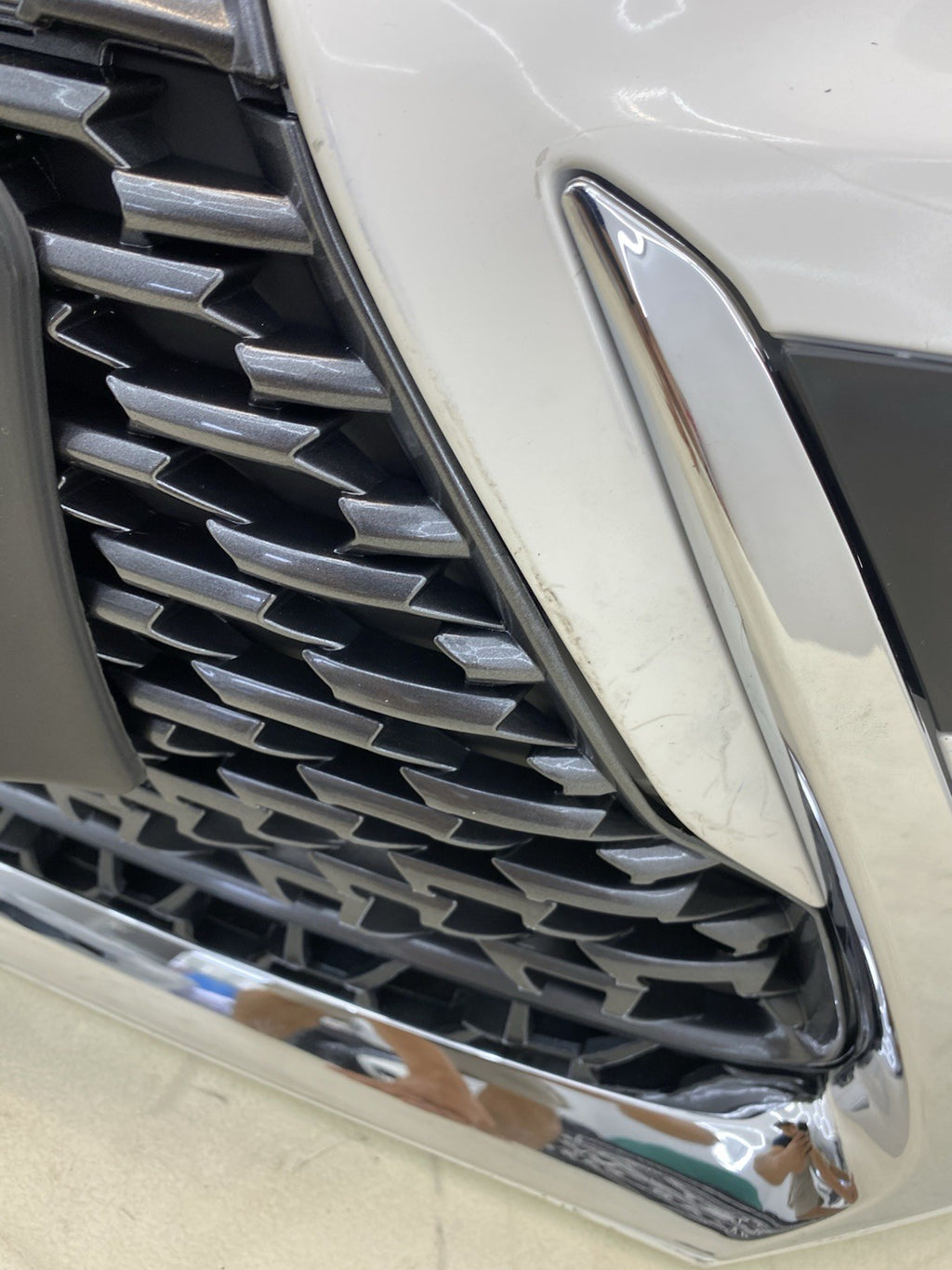 LEXUS CT200H COMPLETE FRONT BUMPER WITH GRILL& FOGLIGTHS 2018-2023
