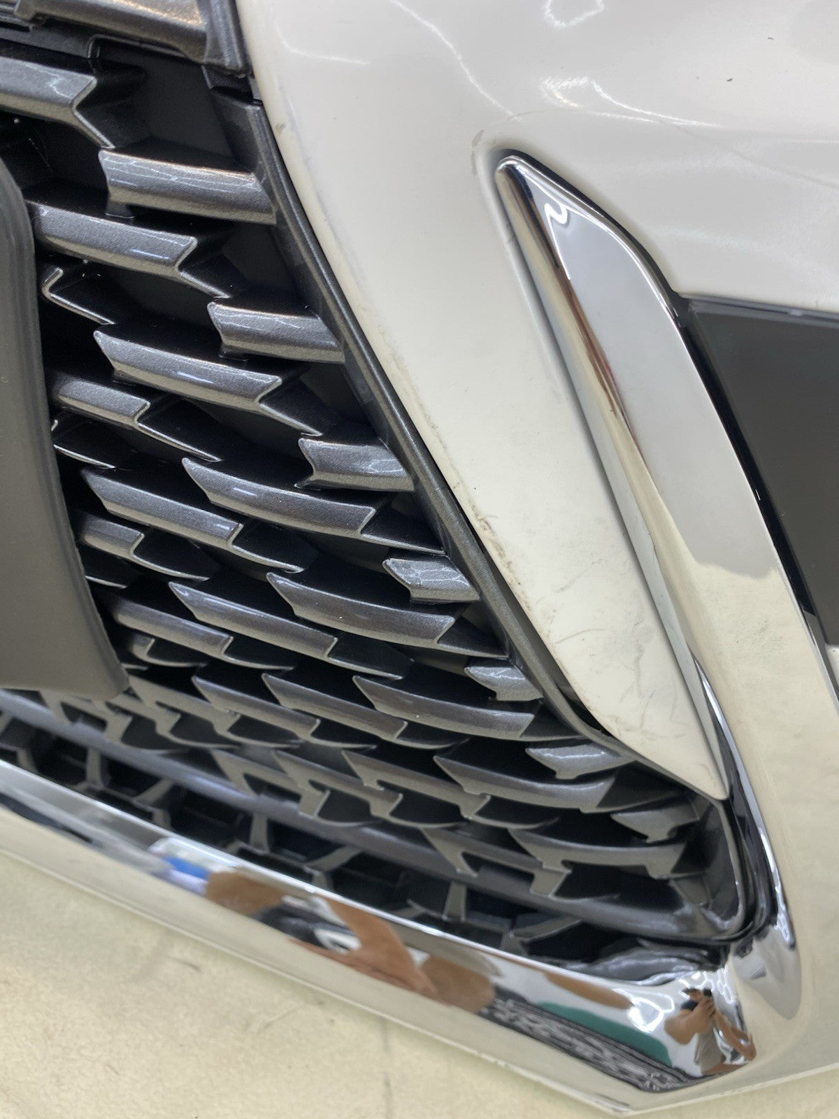 LEXUS CT200H COMPLETE FRONT BUMPER WITH GRILL& FOGLIGTHS 2018-2023